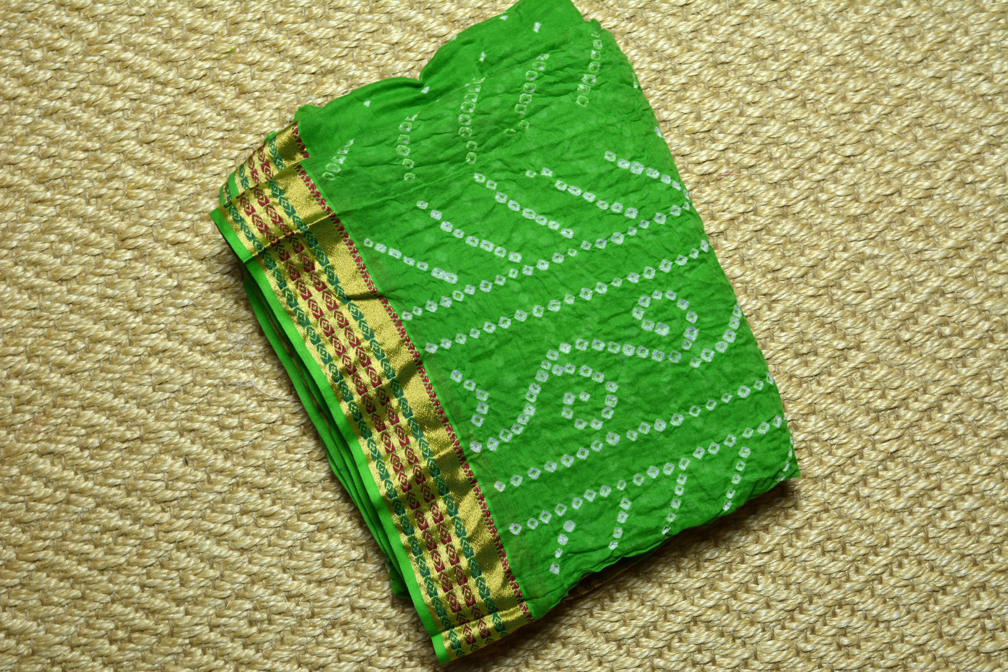 Parrot Green Sequins Cotton Saree at Rs 950 in Santipur | ID: 2851521901688