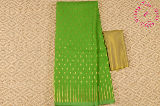 Picture of Parrot Green Silk Cotton Dhakai Jamdani Hazar Butti Zari Saree